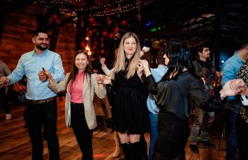 Christmas Party in The Woods, o peterecere minunata, multa distractie si voie buna