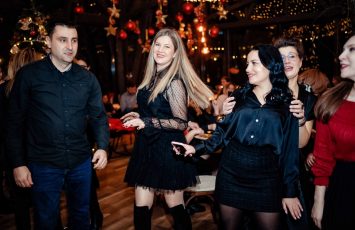 Christmas Party in The Woods, o peterecere minunata, multa distractie si voie buna