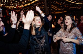 Christmas Party in The Woods, o peterecere minunata, multa distractie si voie buna