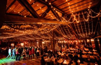 Christmas Party in The Woods, o peterecere minunata, multa distractie si voie buna