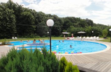 Locatie Majorat la piscina TreeHouse Lagoon