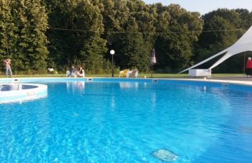 Nunta de poveste la TreeHouse Lagoon, in aer liber, la piscina, locatie de nunta in aer liber