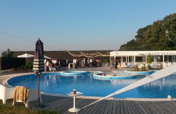 Nunta de poveste la TreeHouse Lagoon, in aer liber, la piscina, locatie de nunta in aer liber