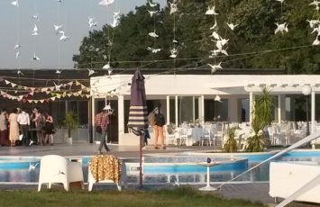 Nunta de poveste la TreeHouse Lagoon, in aer liber, la piscina, locatie de nunta in aer liber