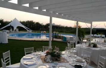 Nunta de poveste la TreeHouse Lagoon, in aer liber, la piscina, locatie de nunta in aer liber