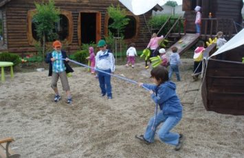 Petrecere copii - gradinita, la piscina in aer liber TreeHouse Lunguletu