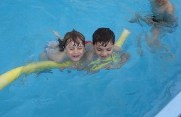 Petrecere copii - gradinita, la piscina in aer liber TreeHouse Lunguletu