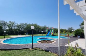 petrecere la piscina