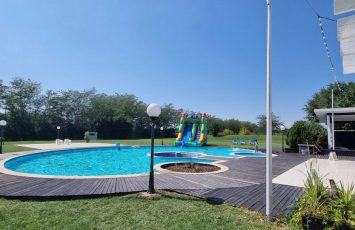 petrecere la piscina