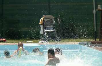 Petrecere privata  la piscina in aer liber TreeHouse Lunguletu