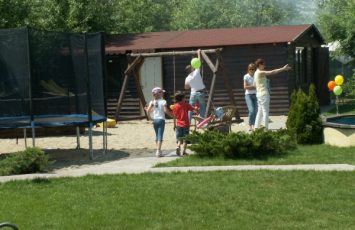 Petreceri de copii in aer liber la TreeHouse Lunguletu Pool 10