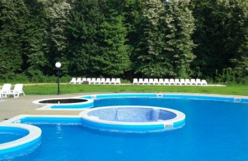 TreeHouse Lagoon Petreceri private la Piscina locatie cu piscina