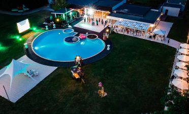 party petrecere piscina in padure