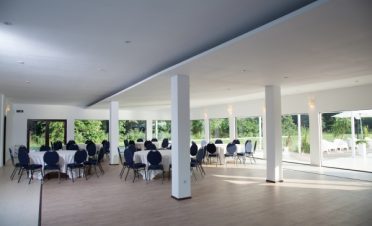 Eveniment Corporate lin aer liber, aproape de bucuresti, padure, piscina TreeHouse Cosoba Lagoon