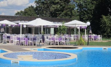 Locatie nunta, nunti in natura, in aer liber, la padure si piscina TreeHouse Cosoba