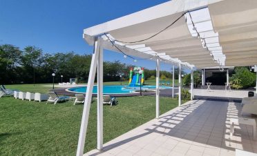 petrecere la piscina