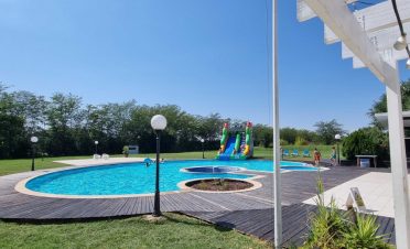 petrecere la piscina