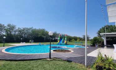 petrecere la piscina