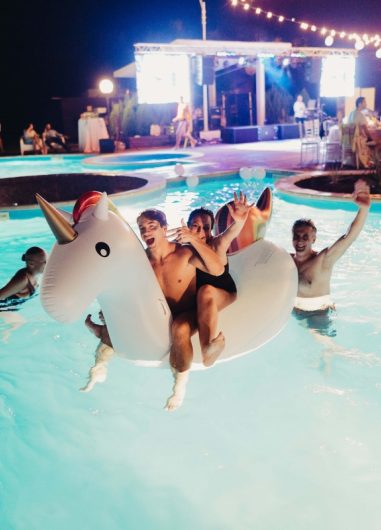 party petrecere piscina in padure