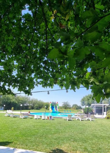 piscina in natura copii