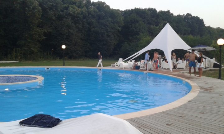 Piscina in apropiere de bucuresti, padure, locatie evenimente